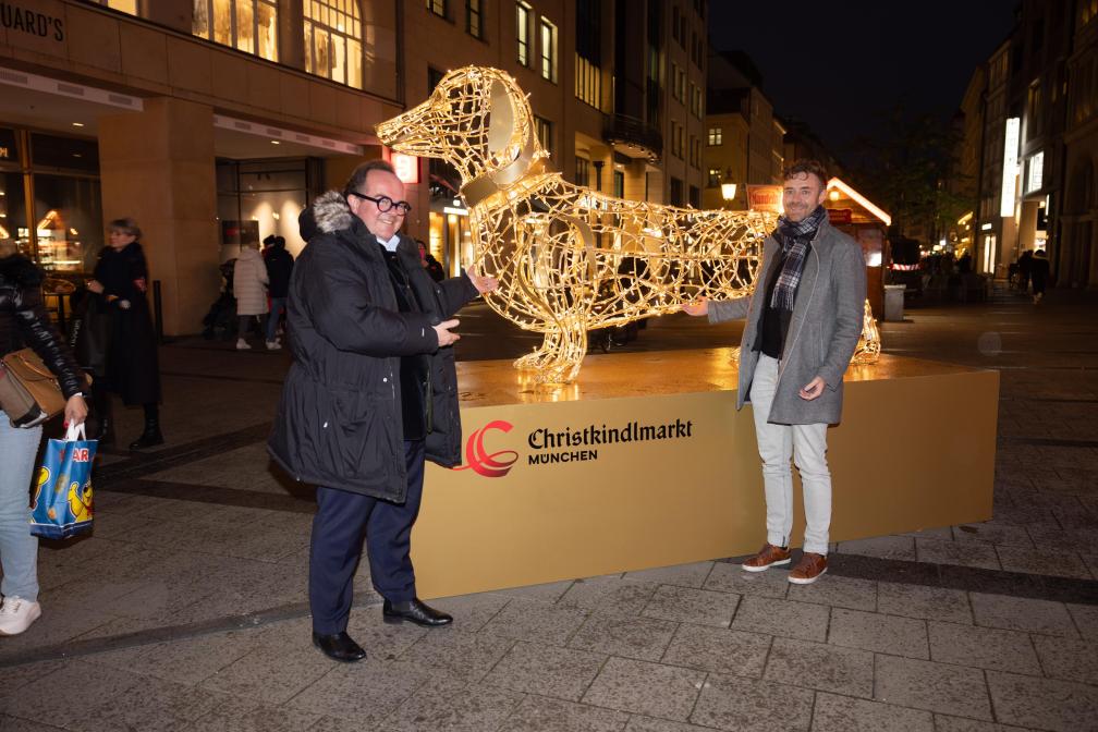 Christkindlmarkt-Chef Clemens Baumgärtner und Benedikt Brandmeier, Geschäftsbereichsleiter München Tourismus, präsentierten den neuen Fotospot.