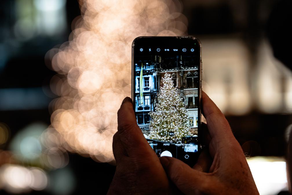Das Anleuchen des Christbaums ist eine lieb gewonnene Eröffnungstradition.