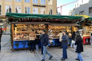 Der Standle mit Nussknackern von Heidemarie Steindl Der Standle mit Nussknackern von Heidemarie Steindl