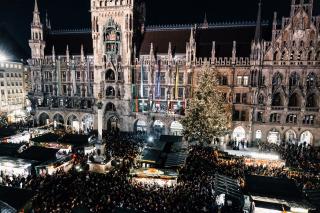 Der Marienplatz war bestens besucht Der Marienplatz war bestens besucht.