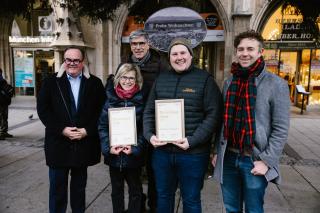 Wirtschaftsreferent Clemens Baumgärtner, Charles und Angelika Porth, Sebastian Willenborg und Tourismus- und Veranstaltungsleiter Benedikt Brandmeier (v.li.). Wirtschaftsreferent Clemens Baumgärtner, Charles und Angelika Porth, Sebastian Willenborg und Tourismus- und Veranstaltungsleiter Benedikt Brandmeier (v.li.).