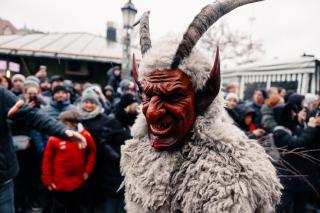 Krampuslauf 2024 Der Krampuslauf 2024 führte heuer erstmals am Viktualienmarkt entlang.