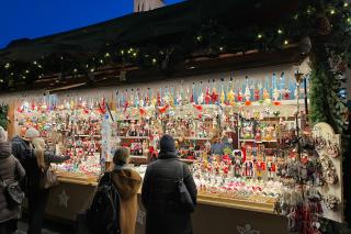 Der Christbaumschmuckstandl vonAlfred und Lenka Kleindienst Der Christbaumschmuckstandl von Alfred und Lenka Kleindienst