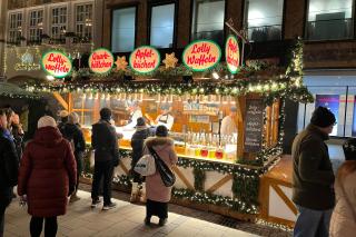 Der Schlemmer Standl von Michael Kiebl mit Lolly-Wafferln und Backwaren Der Schlemmer Standl von Michael Kiebl mit Lolly-Wafferln und Backwaren
